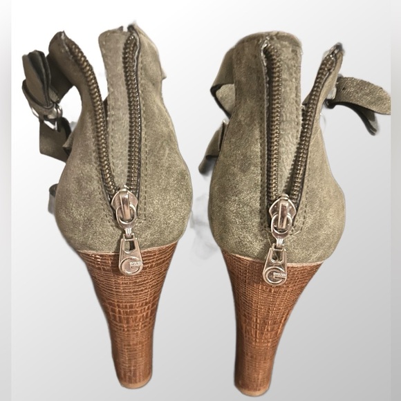 Guess High Wedge Strappy Sandal Size 9 - Picture 3 of 6